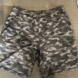 Lululemon black camo pacebreaker shorts